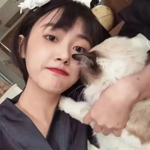 头像搞怪但很好看女生