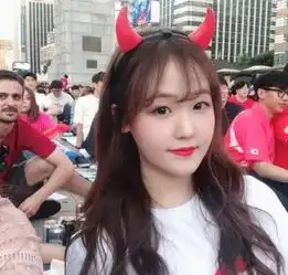 2018年世界杯最热的女球迷中,有8人拍下了大方的照片
