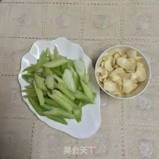 西芹百合的做法西芹百合怎么做美乐猪的菜谱