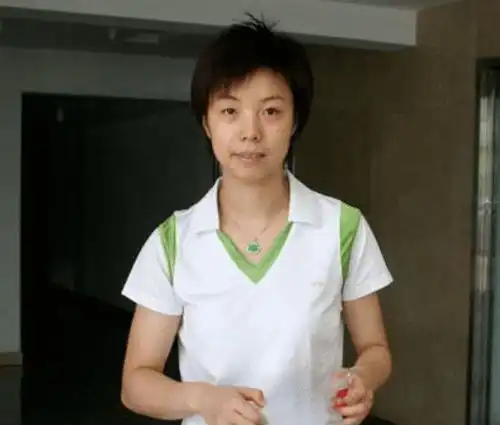 大魔王张怡宁防止打哭对手而尬演,嫁富商老公儿女双全
