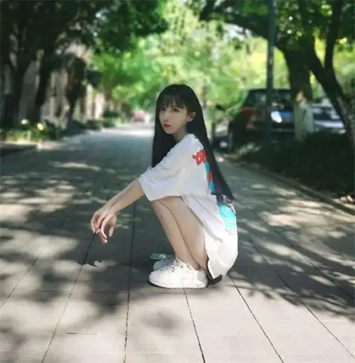 即使团团露脸,呆妹儿也是斗鱼一姐,斗鱼宣传海报已经告诉你了