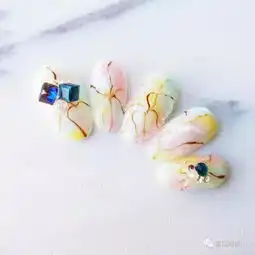 高丽蔻色彩大师,与你突击九月美甲色彩搭配