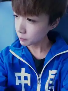,谁知道这是什么发型,再发个这个男的或者这种头发的全图
