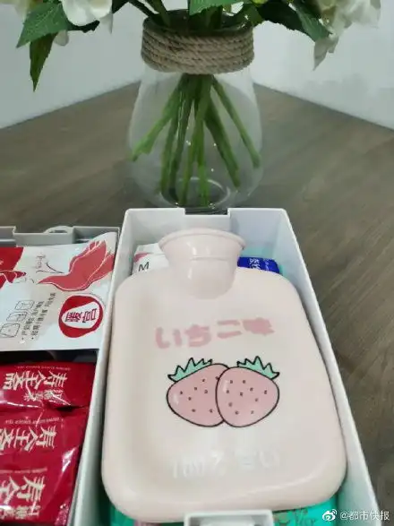 小学女厕出现月经提示牌,网友太暖心了,相关教育应该普及,支持女孩子