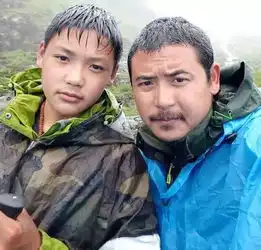 80后老爹带15岁儿子徒步去西藏