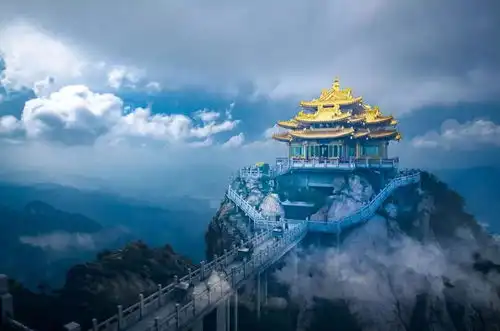 道在山上,人在道中,寻道请来游老君山