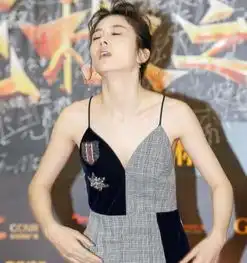 零下5度穿礼服,赵丽颖关晓彤被冻哭,她直接被冻晕拖走心疼