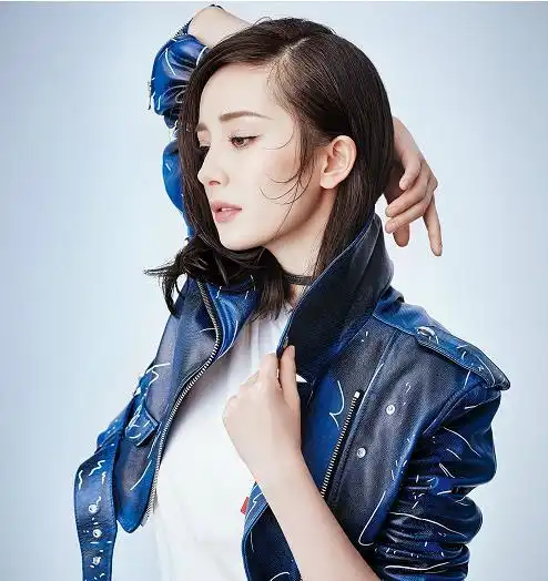 迪丽热巴上演湿身诱惑与老板杨幂有的一拼,实在太撩人了