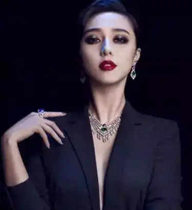 比一比,这些女人谁戴翡翠最有魅力