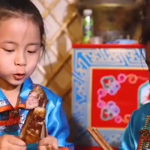 姐姐是文静性格,妹妹是外向性格,妹妹跟黄磊长得可太像了