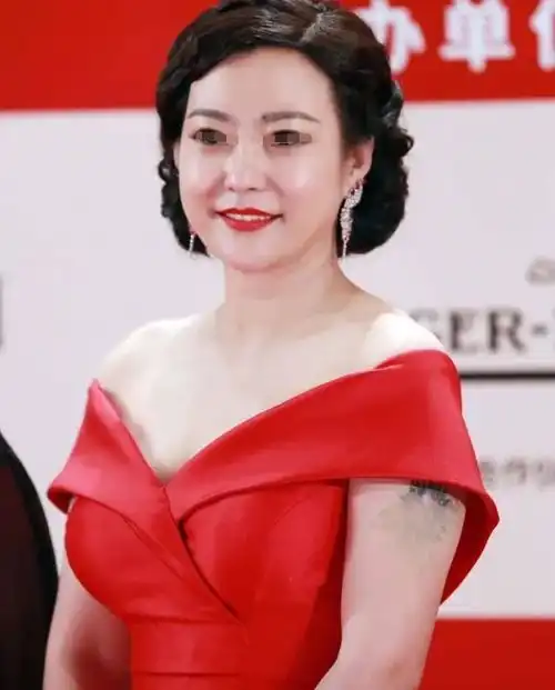 嫁豪门后压抑本性甘受调教,卑微4年终可继承家业