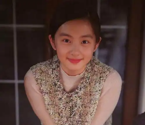 黄磊女儿又美出新高度了,仿佛和妈妈共用一张脸,真养眼