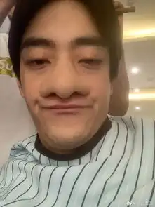 胡歌自拍上热搜,那些爱发丑照的男明星,明明一个比一个帅