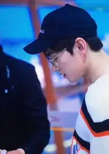 杨洋穿破烂衣服亮相机场,自以为是很时尚却不知道有多娘炮