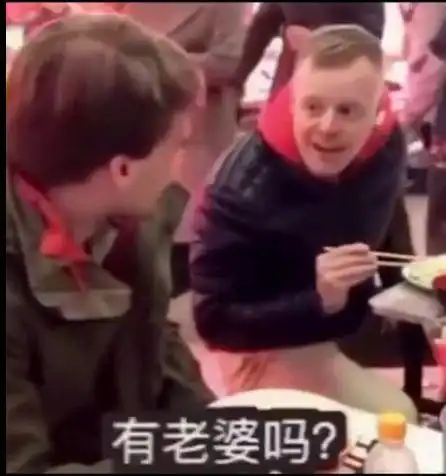 老外在中国遇老外,用中文对话引人爆笑掌握了唠嗑的精髓