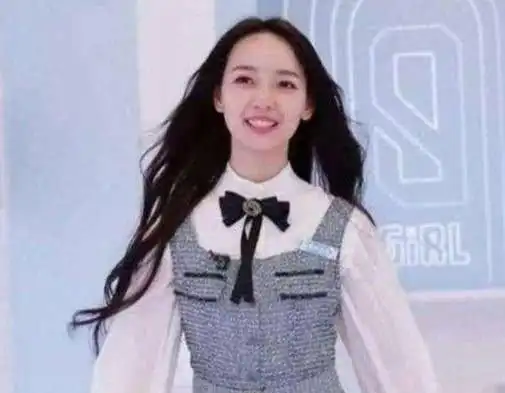 秦牛正威和宋祖儿吴磊是同学当时说比宋祖儿好看的女孩就是她