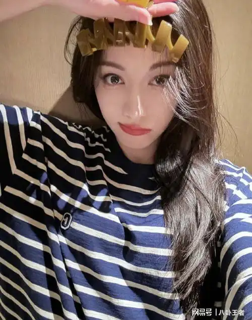 被曝和黄景瑜感情甜蜜迪丽热巴晒照难掩好心情,身材颜值均在线
