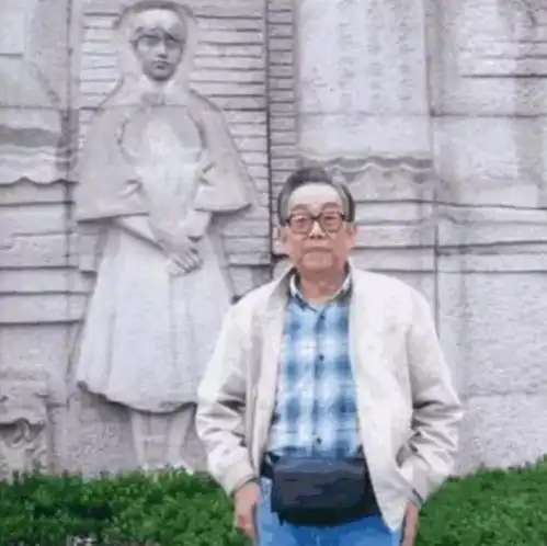 冰心弃医从文,却遭文人厌恶,死后被长孙谩骂教子无方