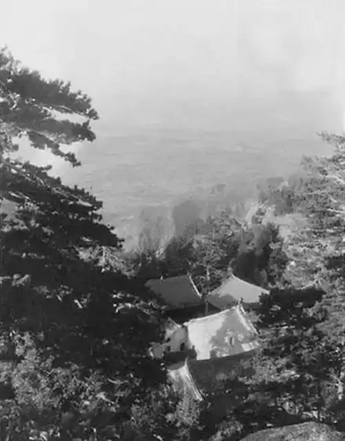 84年前的华山没有索道和护栏,华山论剑的高手们是如何上去的