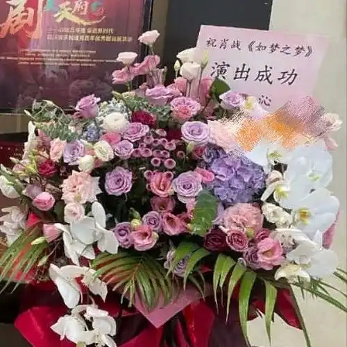 肖战李沁深夜聚餐被传恋情曾被拍到一同滑雪,男方火速澄清绯闻