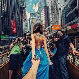 他们是最不要脸的一对夫妻,穿成这样来中国