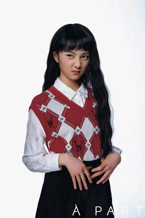 黄多多真是从小美到大罕见婴儿照皱眉表情呆萌,小肉脸又白又嫩