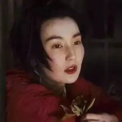 头像丨喜欢热闹享受孤独