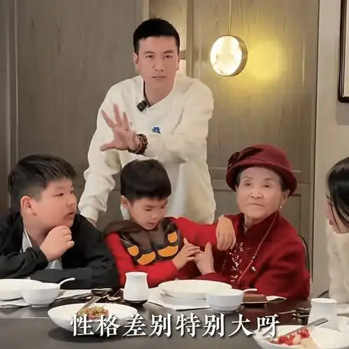 太严苛杨子携全家为妈妈庆生,夫妻俩对大儿子的态度让人心疼