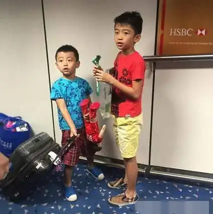 49岁王菲肚子已大到遮不住了,张拍芝大儿子四字回应,不知谢霆锋看到是否伤心