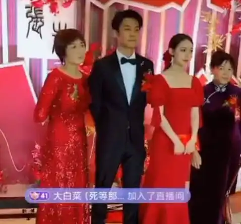 网红大杨哥结婚,新娘酷似佟丽娅,弟弟小杨哥比他更开心