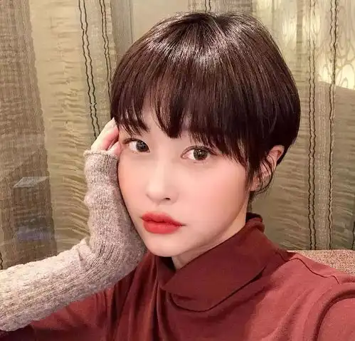 有款发型巨显童颜