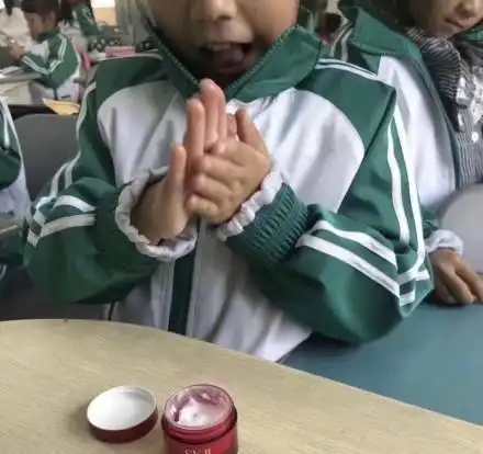 精致的猪猪男孩安吉自制猪鼻子呆萌可爱