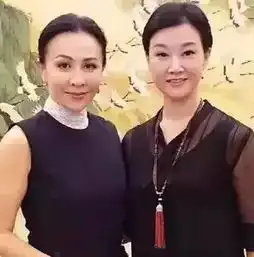 一张合影告诉你有保险的女人有多么幸福....