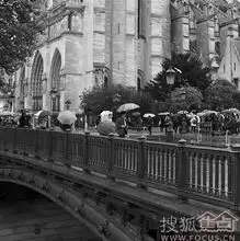 浪漫之都巴黎的雨伞文化5064926
