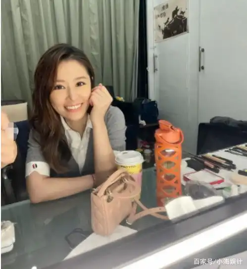 林心如晒美照心情好,被网友喊话赶紧捐款,因三个原因被吐槽多年