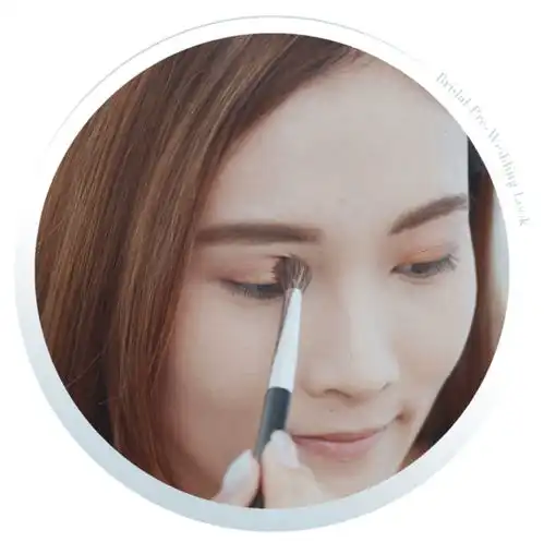 preweddinglook比起花钱请彩妆师,不妨自己动手做清新自然的新娘妆发
