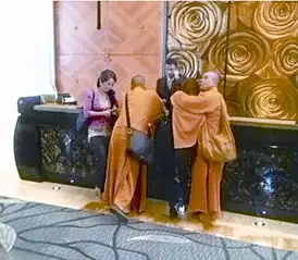北京假和尚带美女酒店开房寺院内被真僧围堵