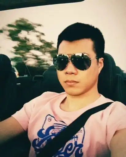 黄毅清发文炮轰男明星娘炮暗讽蔡徐坤不男不女像什么样子