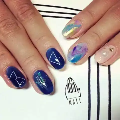 美甲梦幻仙气指尖上的宇宙星空
