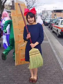 央美学士服被吐槽太丑那是你没看过日本更丑的...