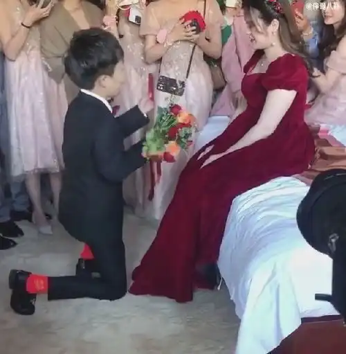 外星人陈山婚礼现场曝光散打哥发文祝福,新娘自曝已怀孕七个月