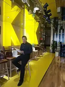 第三次创业,他第一次有了背靠大树好乘凉的快感