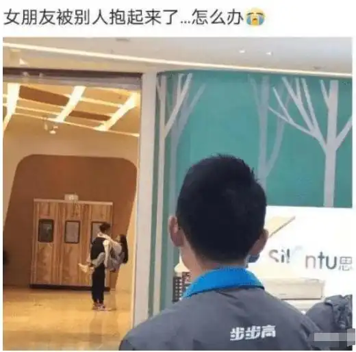 姑娘在车里睡觉时太大意,秘密都被人从车窗上看到了理想我的人生猩猩网易订阅