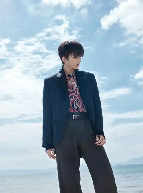 蔡徐坤xgq人物盛典,prada2022春夏系列