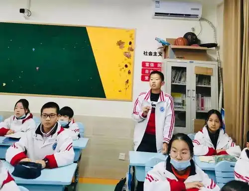 立足当下,面向未来,居安思危,砥砺奋进青岛三十七中2020级11班家长讲师进班级活动