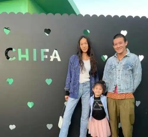 陈冠希又被主播约架了踢了对方一脚,10万粉丝直接在线点赞