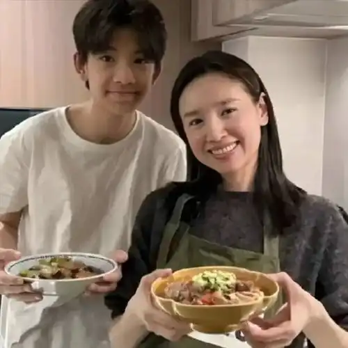 畸形的母子关系董洁与儿子的相处方式,让潘粤明看了都哑口无言