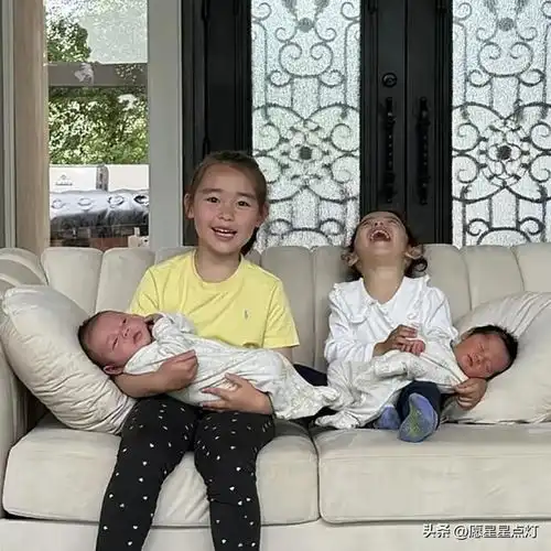 喜讯叶海洋三胎产下双胞胎儿子,两女儿一人抱一个笑的合不拢嘴