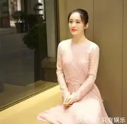 她是秦俊杰的同班同学,热播剧中苦追谷智鑫,甜美温婉有演技