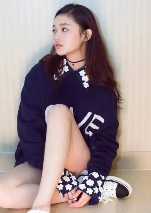 看腻了满大街的白衬衫秋冬衬衫针织衫叠穿真的美翻了